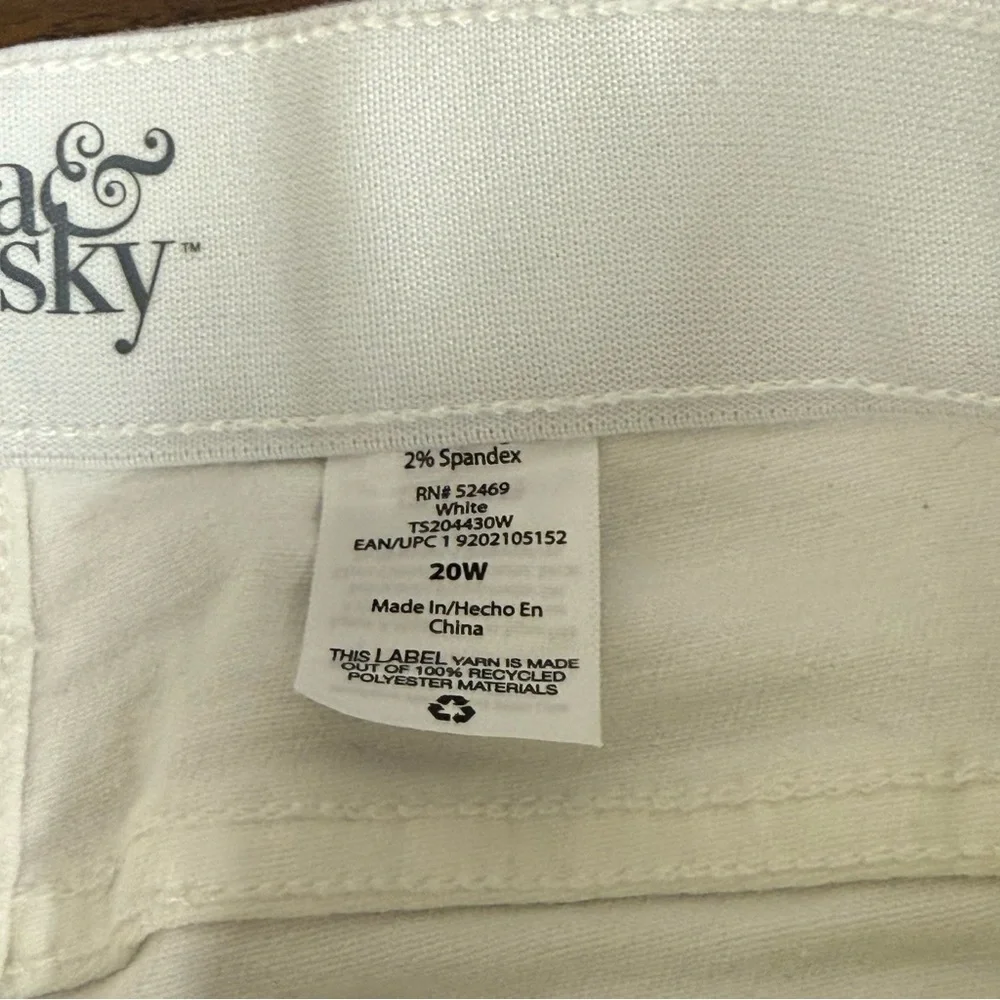 Terra & Sky Plus 20W White Distressed Capri Jeans Rolled Hem Summer Casual - Picture 5 of 7